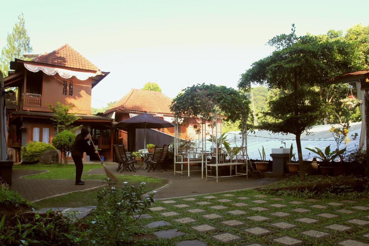 Bantal Guling Villa Lembang Exterior foto